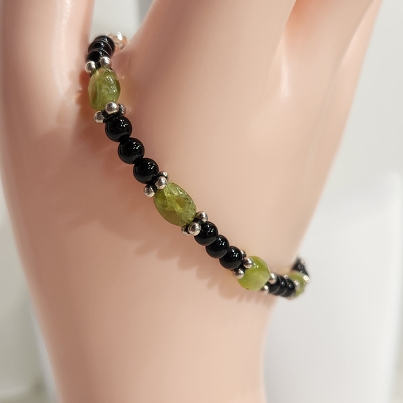 Genuine "Grade A" Black Onyx & Peridot With Sterling Silver Bracelet/Handmade - Picture 1 of 12